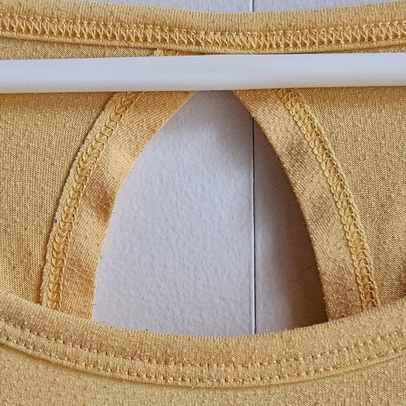 Old Navy Active Go-Dry Yoga Top with Keyhole Wrap Back in Women's S Tall - Picture 5 of 10